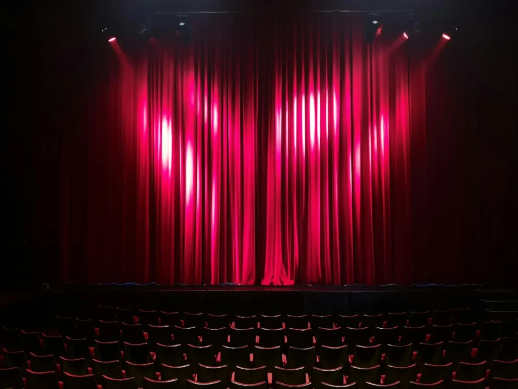 Behind the Curtain and Behind the Chips: Exploring the Showmanship of Casinos